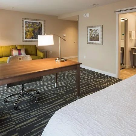 Hampton Inn & Suites Seattle/Redmond Wa Exterior photo